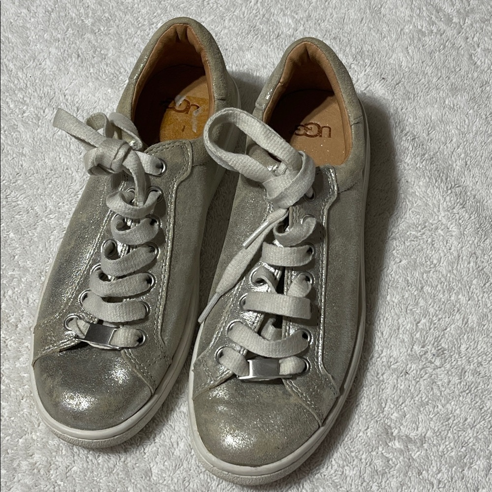 UGG Milo Stardust Silver Metallic Leather Sneaker Size 7!
